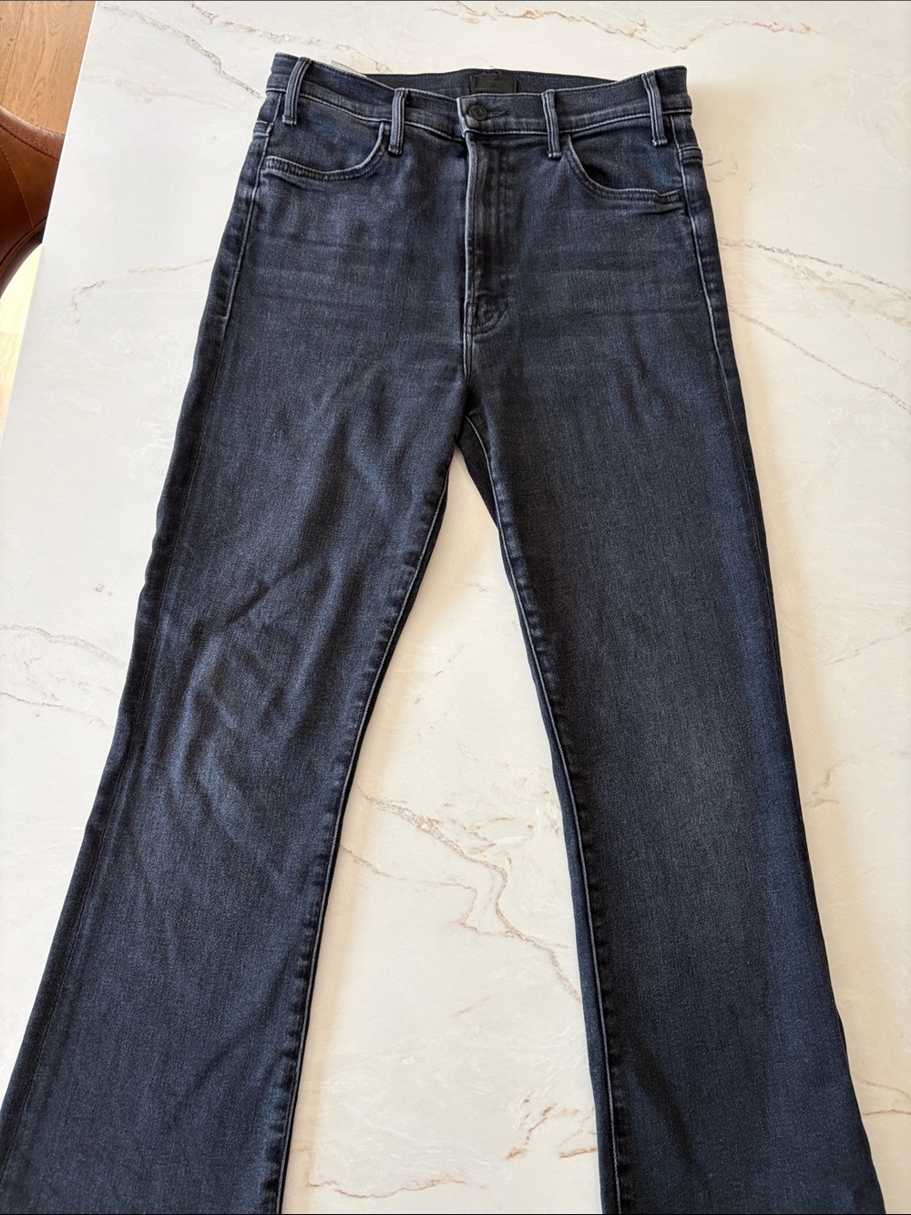 MOTHER the hustler ankle fray in dark wash size 29